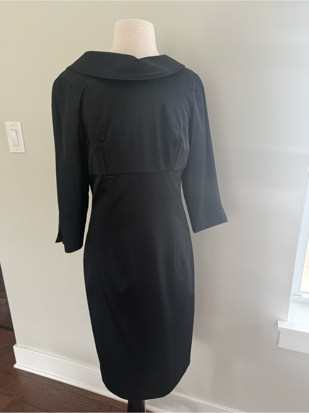 NWOT Doncaster Collection satin black dress. Rare dress and size P2. Never worn